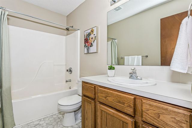 7401 E Brookview Cir, Wichita, KS 67226