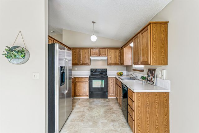 7401 E Brookview Cir, Wichita, KS 67226