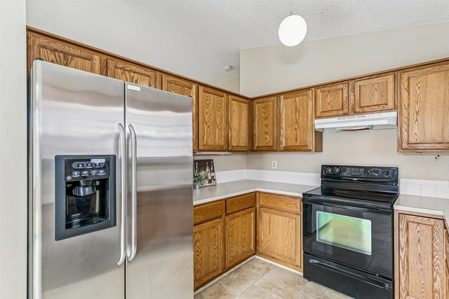 7401 E Brookview Cir, Wichita, KS 67226