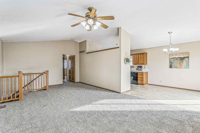 7401 E Brookview Cir, Wichita, KS 67226