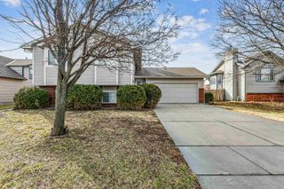 7401 E Brookview Cir, Wichita, KS 67226
