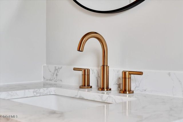 51 Par Circle, Albany, NY 12208