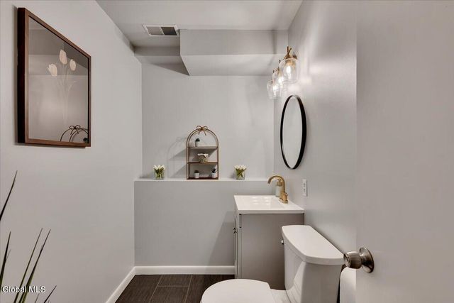 51 Par Circle, Albany, NY 12208