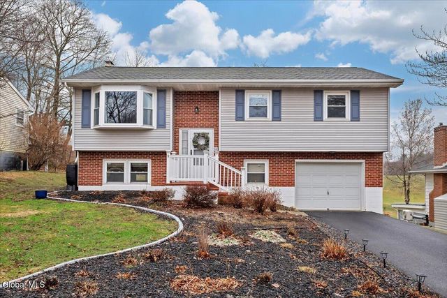 51 Par Circle, Albany, NY 12208