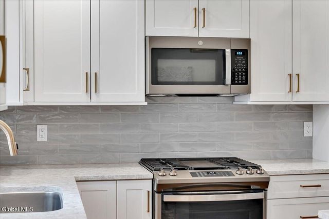 51 Par Circle, Albany, NY 12208