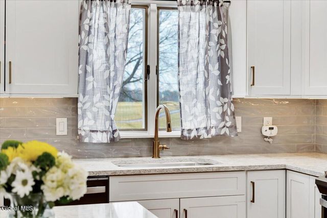 51 Par Circle, Albany, NY 12208