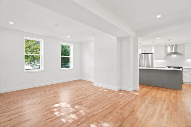 8 Wilmington Road, Burlington, MA 01803