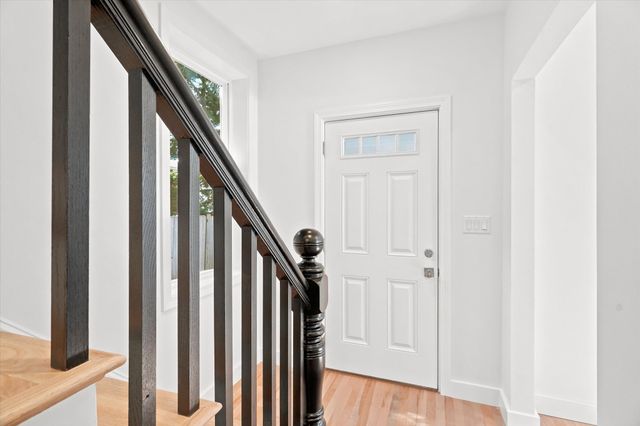 8 Wilmington Road, Burlington, MA 01803
