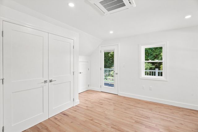 8 Wilmington Road, Burlington, MA 01803