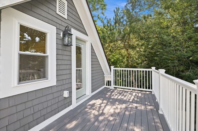 8 Wilmington Road, Burlington, MA 01803