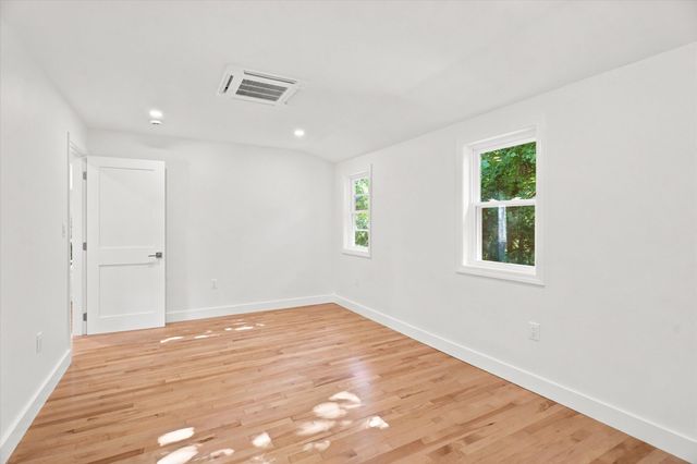 8 Wilmington Road, Burlington, MA 01803