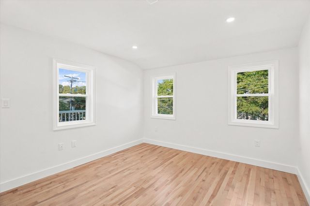 8 Wilmington Road, Burlington, MA 01803