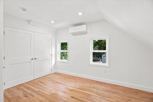 8 Wilmington Road, Burlington, MA 01803
