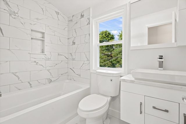 8 Wilmington Road, Burlington, MA 01803