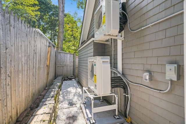 8 Wilmington Road, Burlington, MA 01803