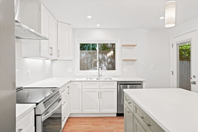 8 Wilmington Road, Burlington, MA 01803