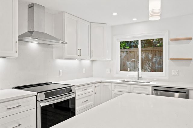 8 Wilmington Road, Burlington, MA 01803