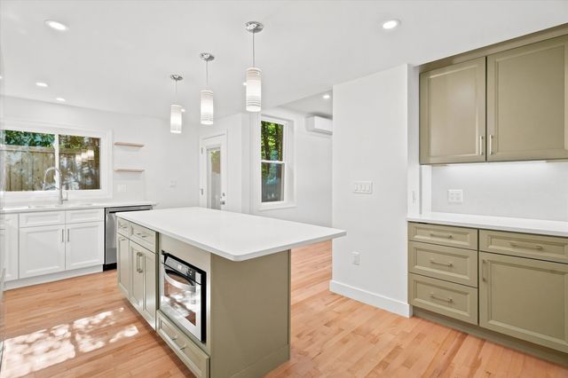 8 Wilmington Road, Burlington, MA 01803