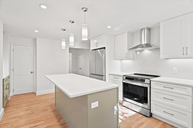 8 Wilmington Road, Burlington, MA 01803