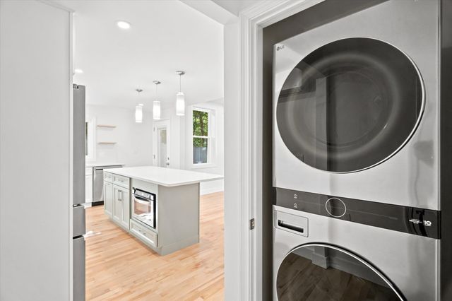 8 Wilmington Road, Burlington, MA 01803
