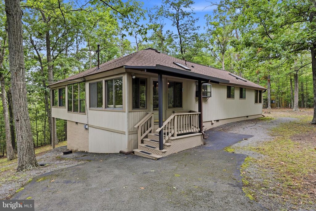 22 LISKEY LN, Hedgesville, WV 25427