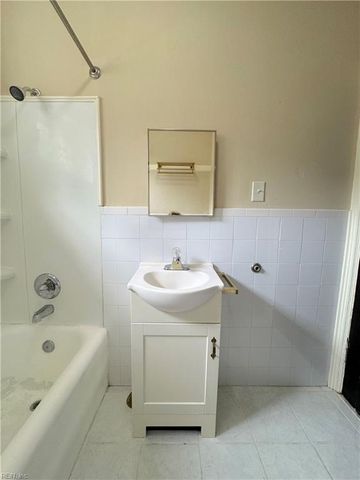 1217 Colonial Ave Apt B3, Norfolk, VA 23517