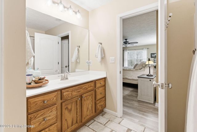 9106 Hawthorne Pointe Dr 202, Louisville, KY 40272
