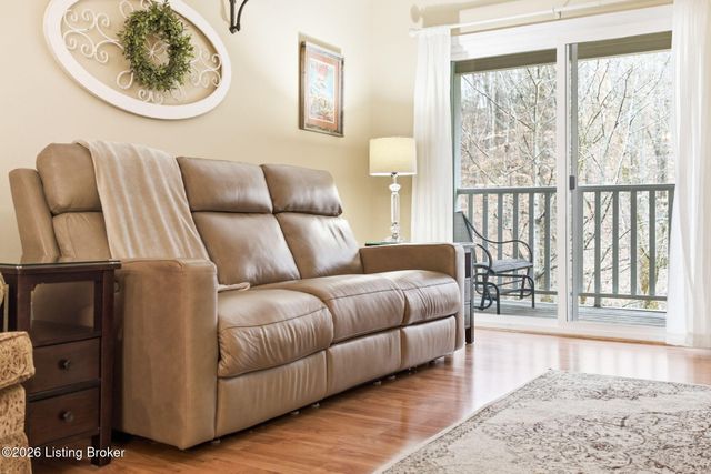 9106 Hawthorne Pointe Dr 202, Louisville, KY 40272