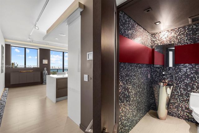 5875 Collins Ave PH-7, Miami Beach, FL 33140