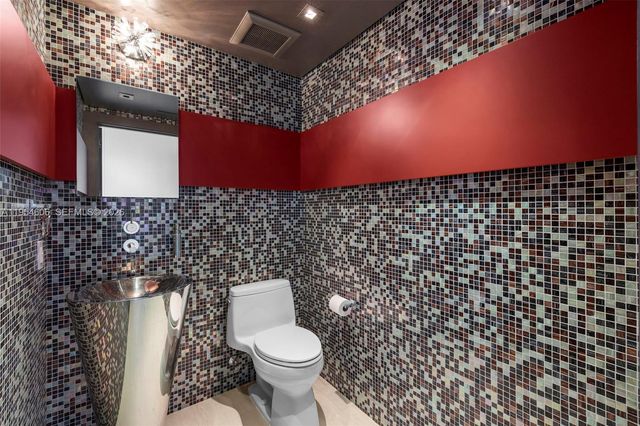 5875 Collins Ave PH-7, Miami Beach, FL 33140