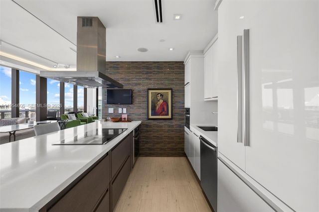 5875 Collins Ave PH-7, Miami Beach, FL 33140