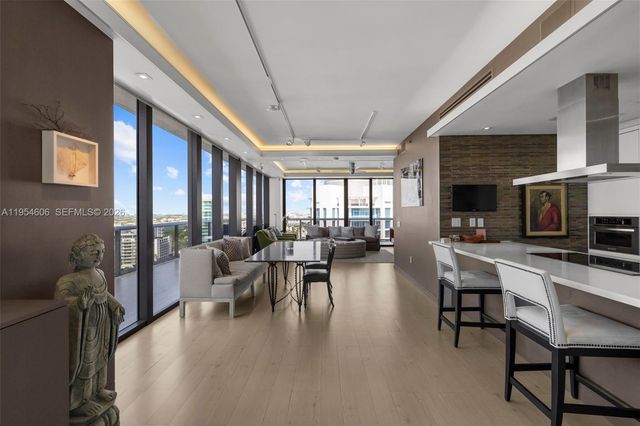 5875 Collins Ave PH-7, Miami Beach, FL 33140