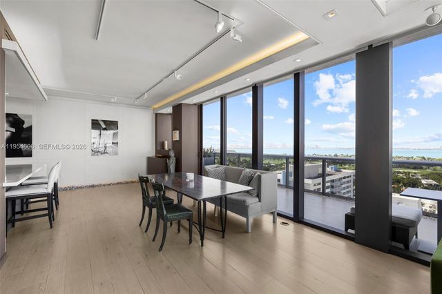 5875 Collins Ave PH-7, Miami Beach, FL 33140