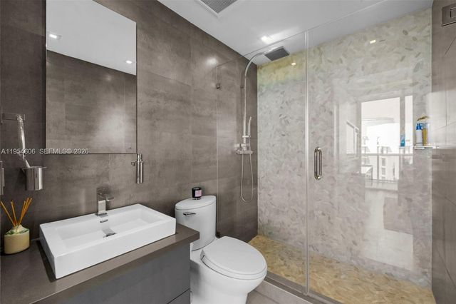 5875 Collins Ave PH-7, Miami Beach, FL 33140