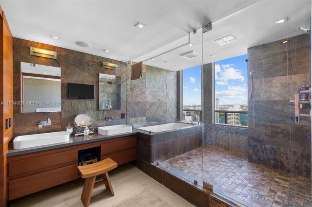 5875 Collins Ave PH-7, Miami Beach, FL 33140