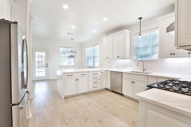 979 W 43rd Street, Houston, TX 77018