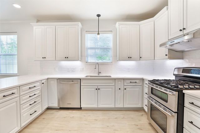 979 W 43rd Street, Houston, TX 77018