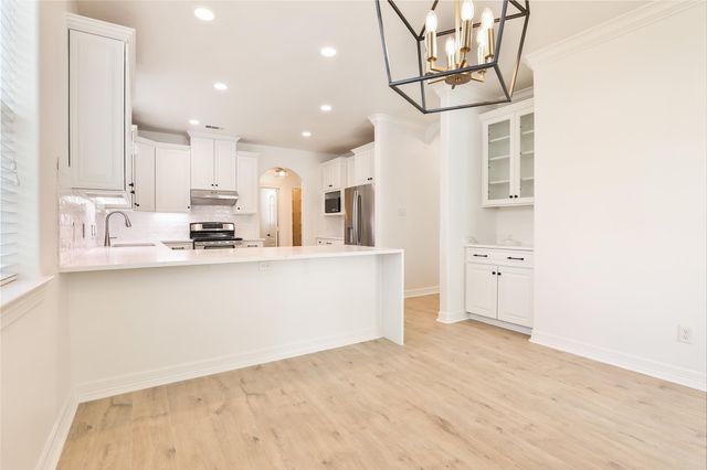 979 W 43rd Street, Houston, TX 77018