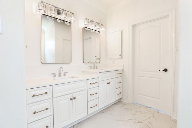 979 W 43rd Street, Houston, TX 77018