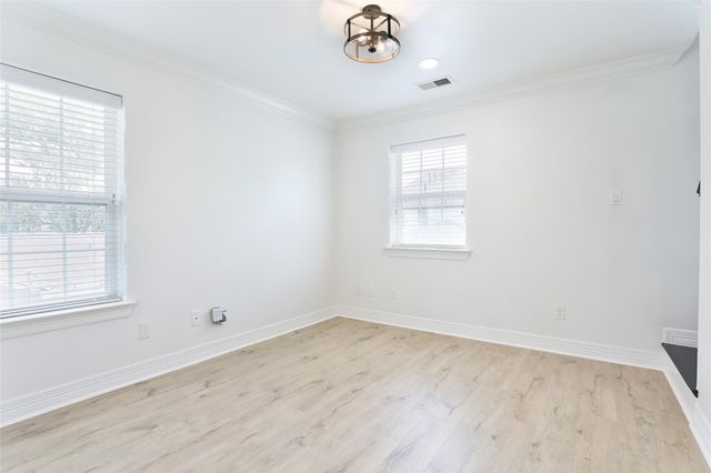 979 W 43rd Street, Houston, TX 77018