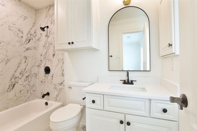 979 W 43rd Street, Houston, TX 77018