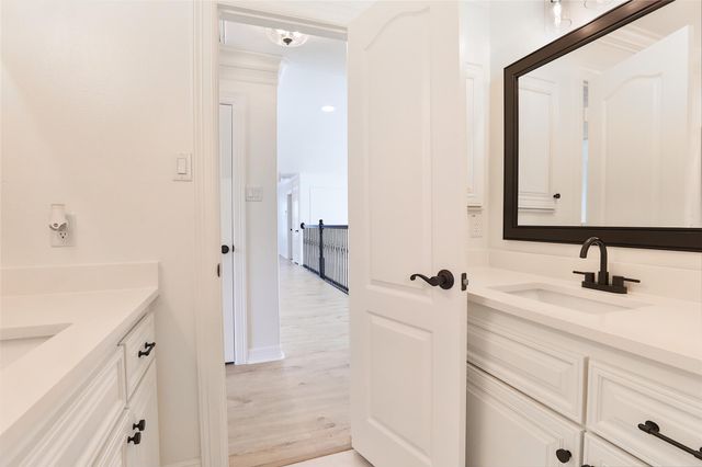 979 W 43rd Street, Houston, TX 77018