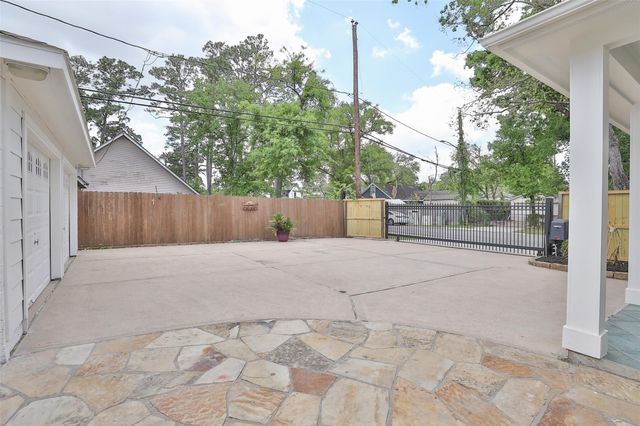 979 W 43rd Street, Houston, TX 77018