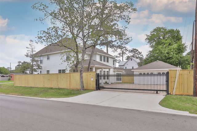 979 W 43rd Street, Houston, TX 77018