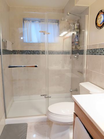 226 Fernwood Lane, Glenview, IL 60025