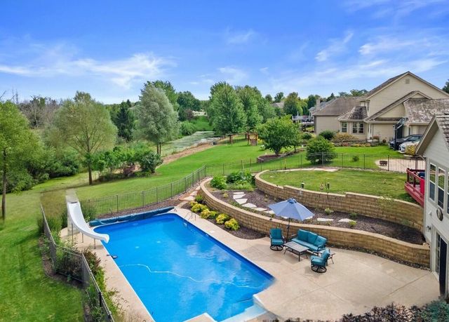 W172N7862 Shady LANE, Menomonee Falls, WI 53051