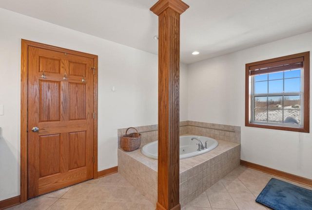 W172N7862 Shady LANE, Menomonee Falls, WI 53051