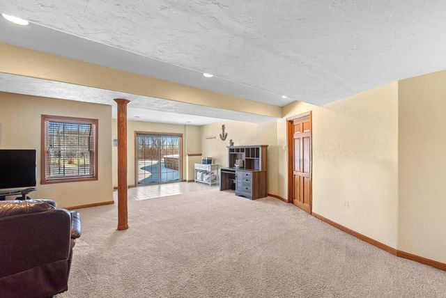 W172N7862 Shady LANE, Menomonee Falls, WI 53051