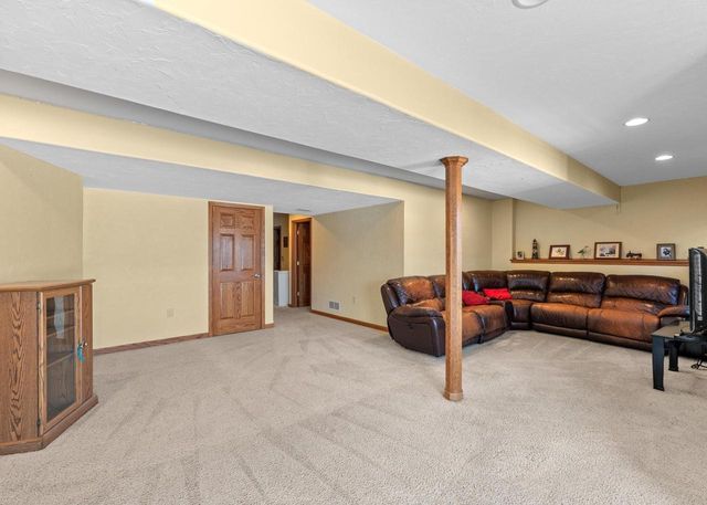 W172N7862 Shady LANE, Menomonee Falls, WI 53051