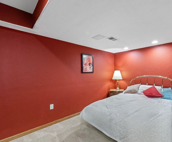 W172N7862 Shady LANE, Menomonee Falls, WI 53051